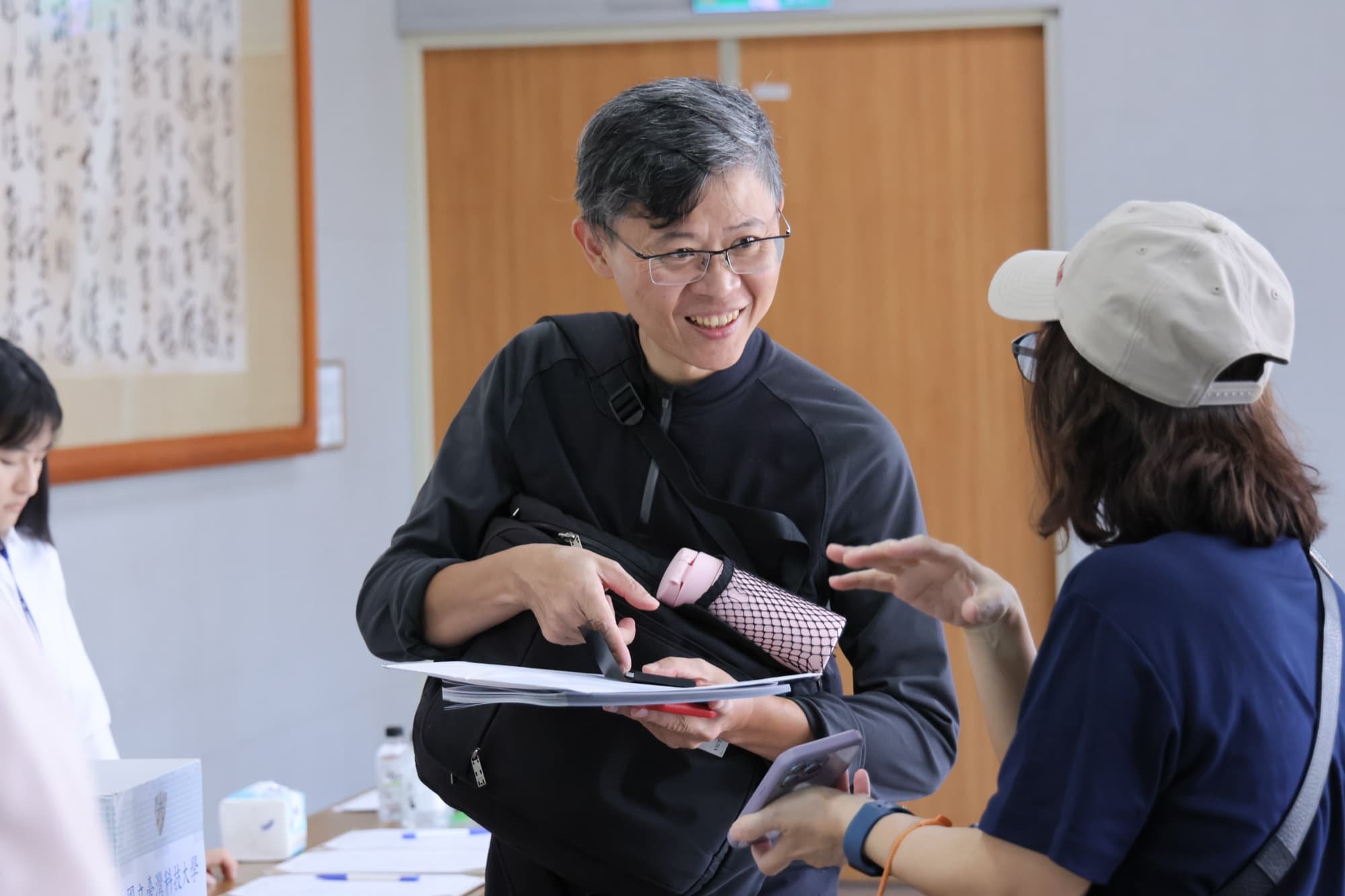 學員與工作人員入場互動