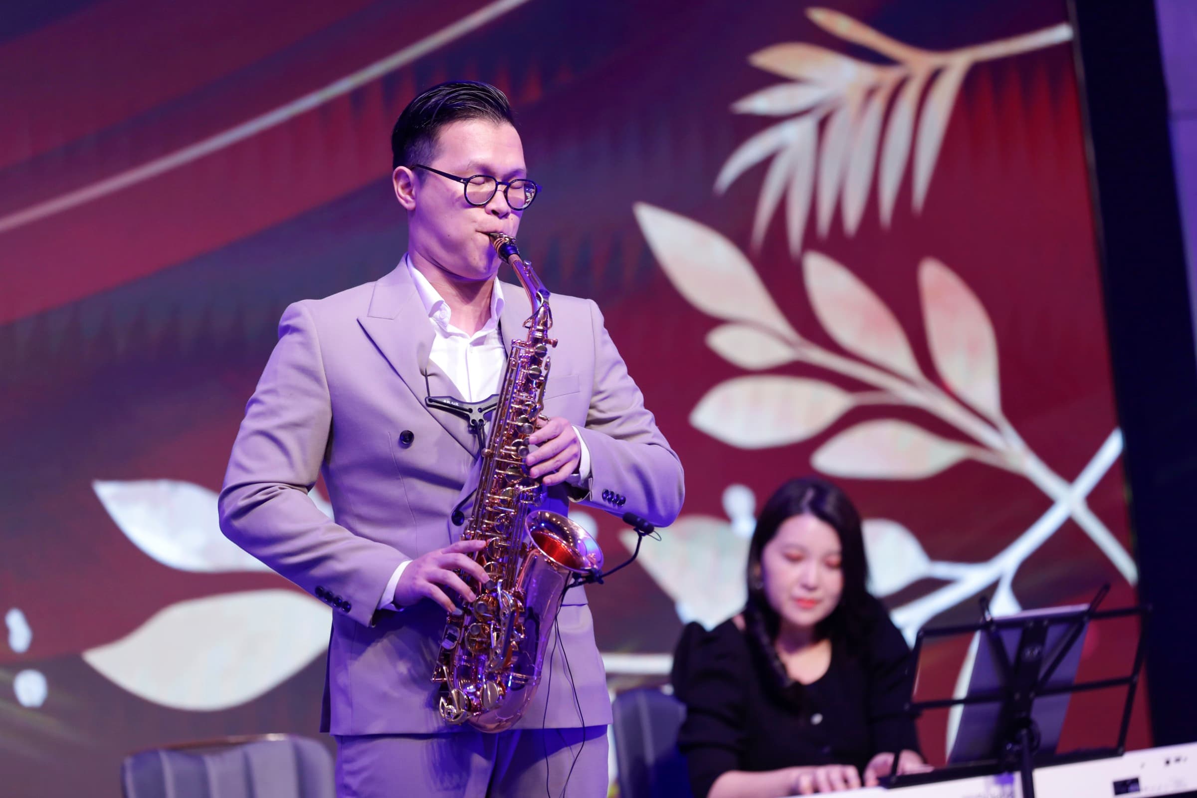 第 28 屆金鑽獎典禮薩克斯風演奏者舞台表演