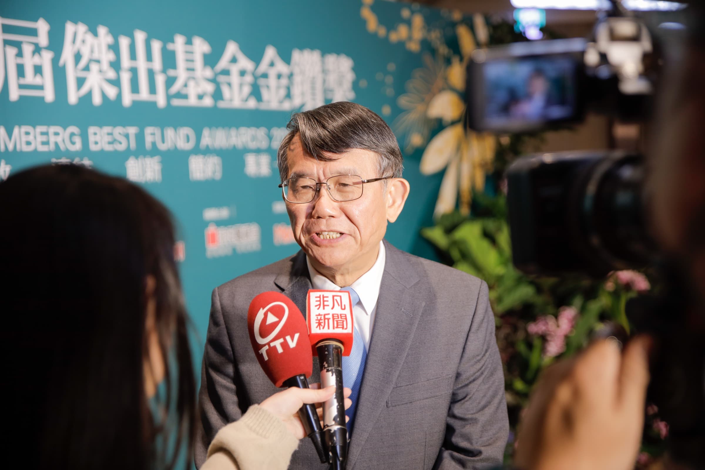 第 27 屆金鑽獎典禮前媒體採訪貴賓,TTV 等電視台到場